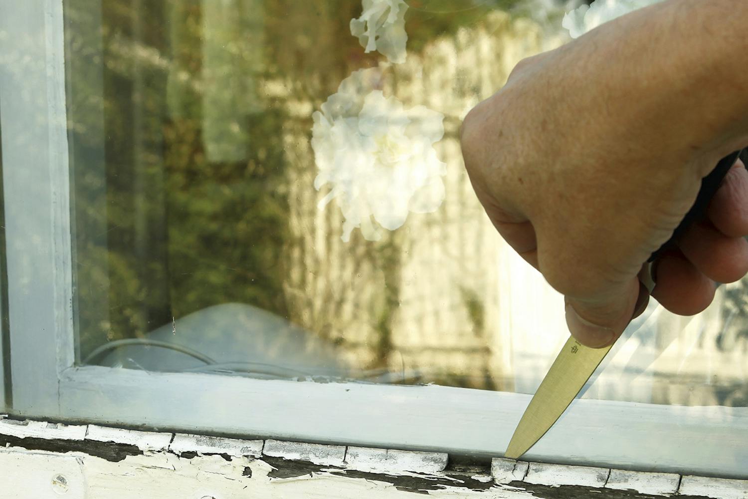 Sprucket fönsterkitt Sprucket fönsterkitt